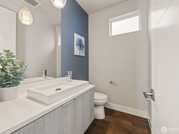 332 10th Avenue S, Kirkland WA 98033