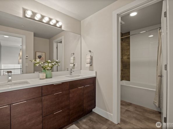 332 10th Avenue S, Kirkland WA 98033