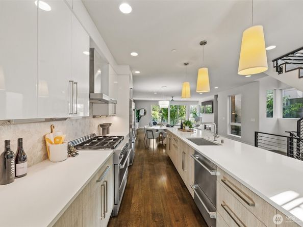 332 10th Avenue S, Kirkland WA 98033