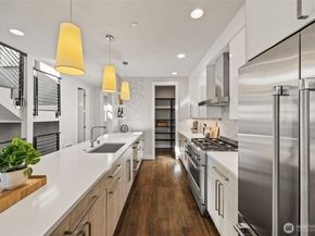 332 10th Avenue S, Kirkland WA 98033