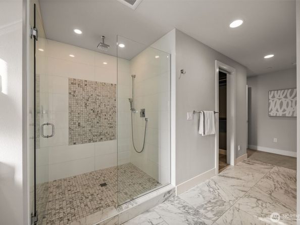 332 10th Avenue S, Kirkland WA 98033
