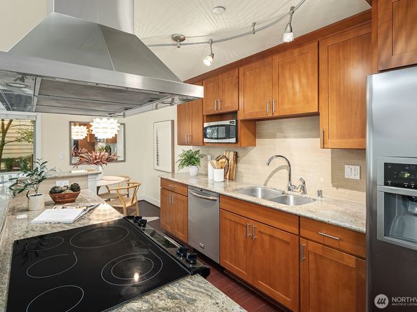 3208 81st Place SE D102, Mercer Island WA 98040