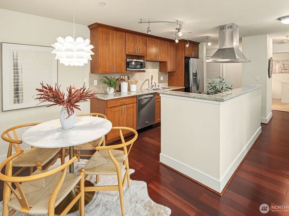 3208 81st Place SE D102, Mercer Island WA 98040