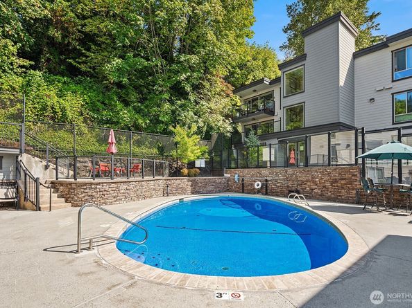 3208 81st Place SE D102, Mercer Island WA 98040