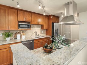 3208 81st Place SE D102, Mercer Island WA 98040