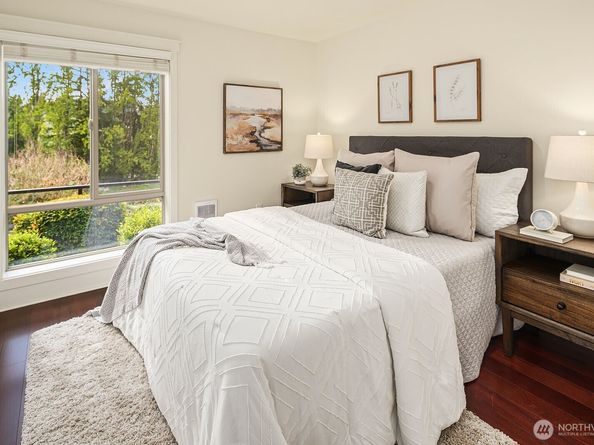 3208 81st Place SE D102, Mercer Island WA 98040