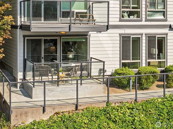 3208 81st Place SE D102, Mercer Island WA 98040
