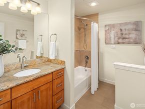 3208 81st Place SE D102, Mercer Island WA 98040
