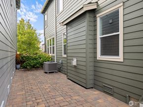 1576 14th Place NE, Issaquah WA 98029