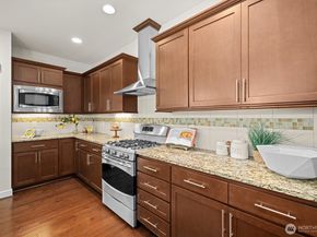 1576 14th Place NE, Issaquah WA 98029
