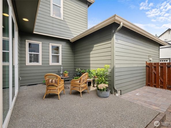 1576 14th Place NE, Issaquah WA 98029