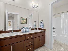 1576 14th Place NE, Issaquah WA 98029