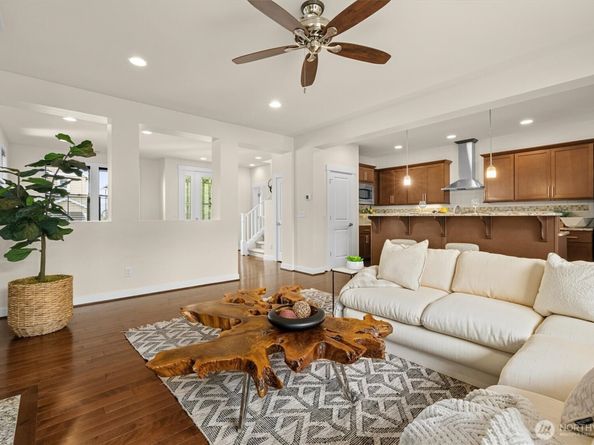 1576 14th Place NE, Issaquah WA 98029