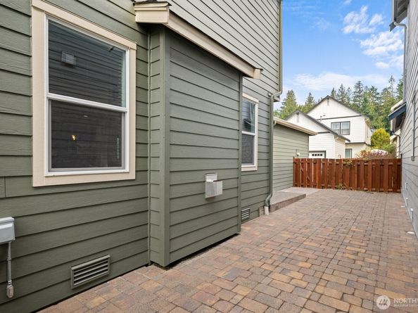 1576 14th Place NE, Issaquah WA 98029