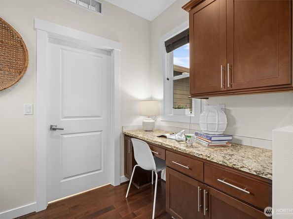 1576 14th Place NE, Issaquah WA 98029