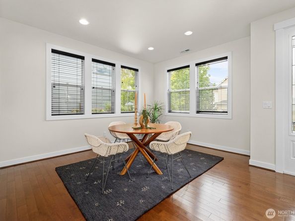 1576 14th Place NE, Issaquah WA 98029