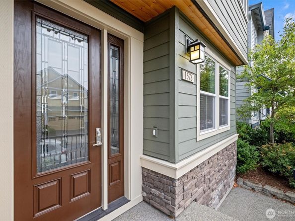1576 14th Place NE, Issaquah WA 98029