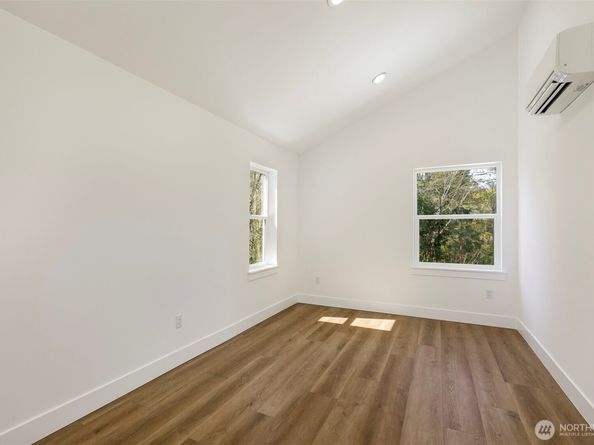 9253 6th Avenue NW, Seattle WA 98117