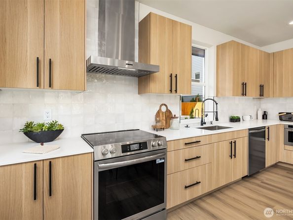 1516 NW 63rd Street B, Seattle WA 98107