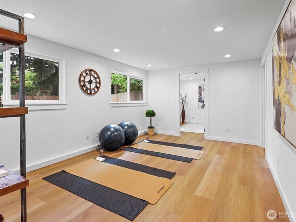 16551 NE 27th Street, Bellevue WA 98008