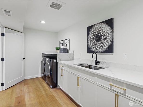 16551 NE 27th Street, Bellevue WA 98008