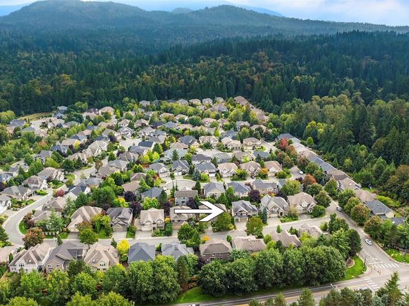 27519 SE 28th Place, Sammamish WA 98075