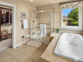 27519 SE 28th Place, Sammamish WA 98075