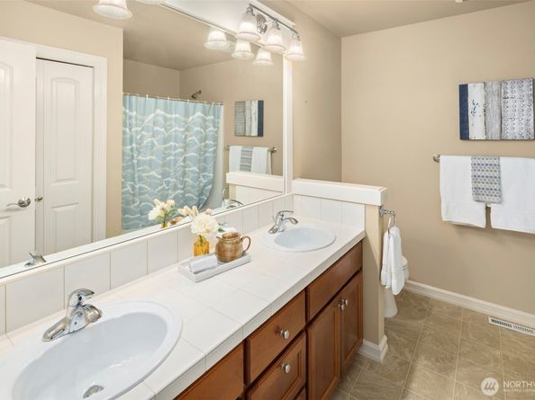 27519 SE 28th Place, Sammamish WA 98075