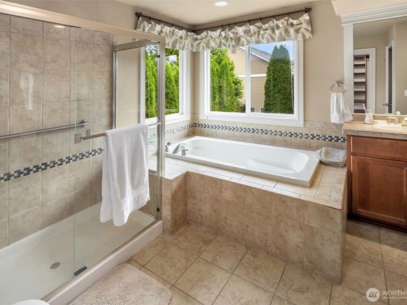 27519 SE 28th Place, Sammamish WA 98075