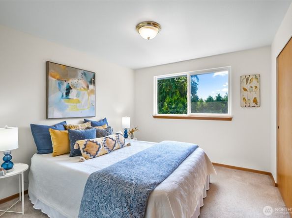2210 N 184th Street, Shoreline WA 98133