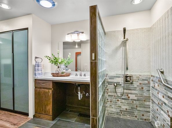 2210 N 184th Street, Shoreline WA 98133
