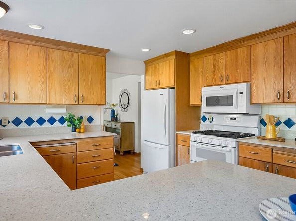 2210 N 184th Street, Shoreline WA 98133