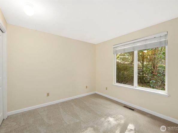 15604 SE 42nd Place, Bellevue WA 98006