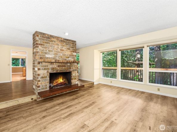 15604 SE 42nd Place, Bellevue WA 98006