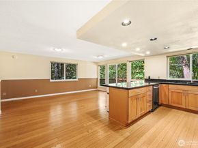 15604 SE 42nd Place, Bellevue WA 98006