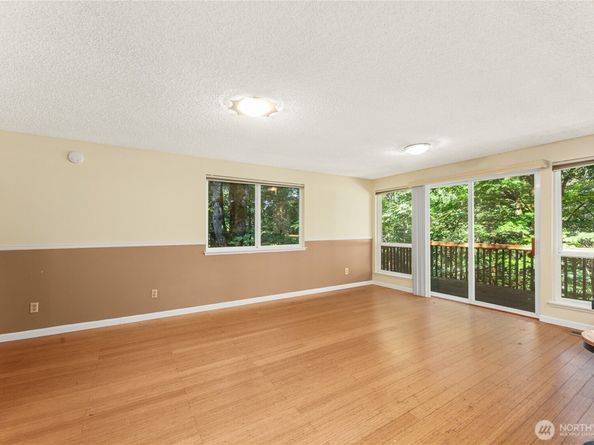 15604 SE 42nd Place, Bellevue WA 98006