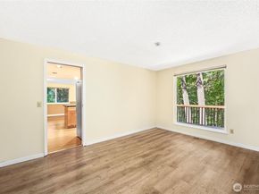 15604 SE 42nd Place, Bellevue WA 98006
