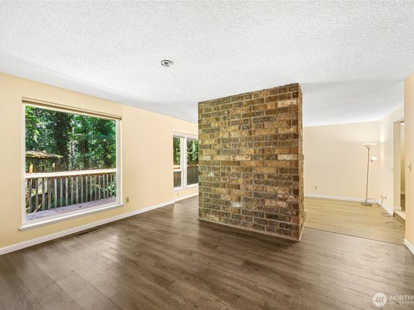 15604 SE 42nd Place, Bellevue WA 98006