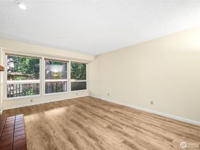 15604 SE 42nd Place, Bellevue WA 98006