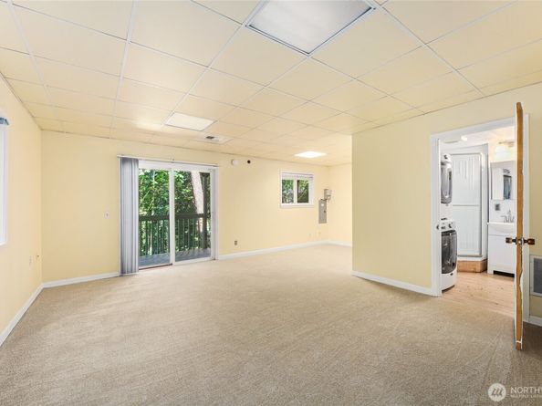 15604 SE 42nd Place, Bellevue WA 98006