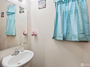 209 NE Miramar Circle, Bremerton WA 98311