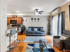 209 NE Miramar Circle, Bremerton WA 98311