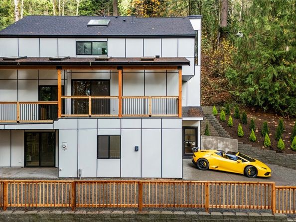 24926 SE Mirrormont Boulevard, Issaquah WA 98027