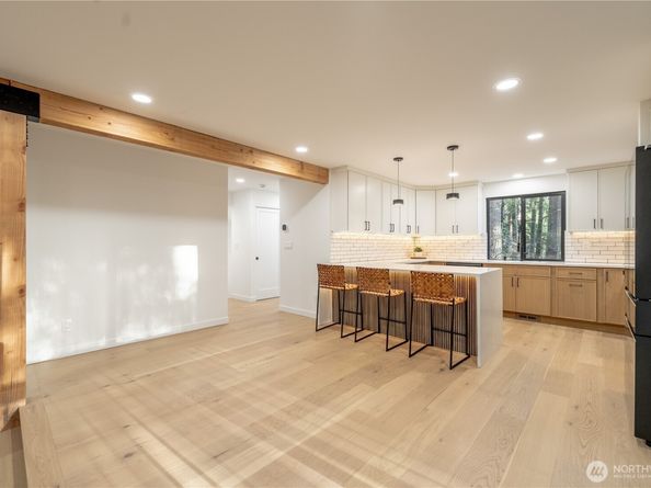 24926 SE Mirrormont Boulevard, Issaquah WA 98027