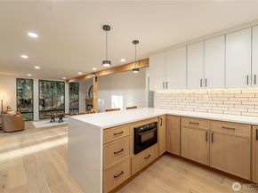 24926 SE Mirrormont Boulevard, Issaquah WA 98027