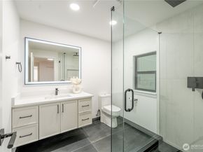 24926 SE Mirrormont Boulevard, Issaquah WA 98027