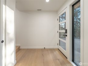 24926 SE Mirrormont Boulevard, Issaquah WA 98027