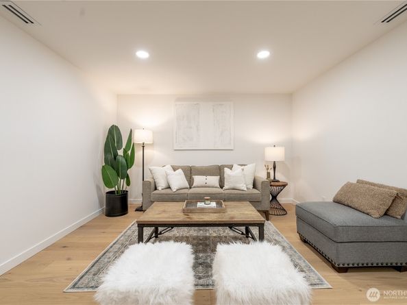 24926 SE Mirrormont Boulevard, Issaquah WA 98027