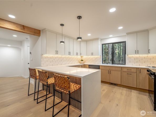 24926 SE Mirrormont Boulevard, Issaquah WA 98027