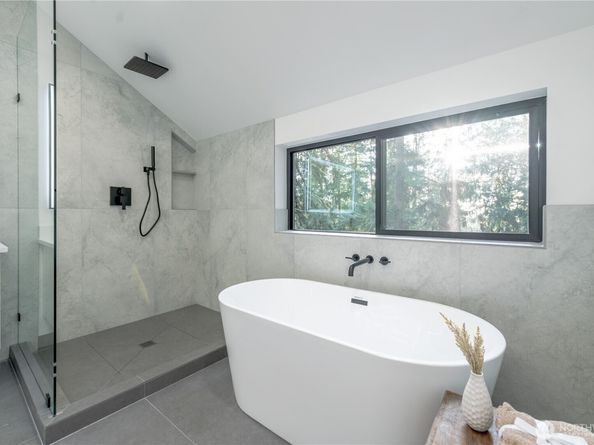 24926 SE Mirrormont Boulevard, Issaquah WA 98027